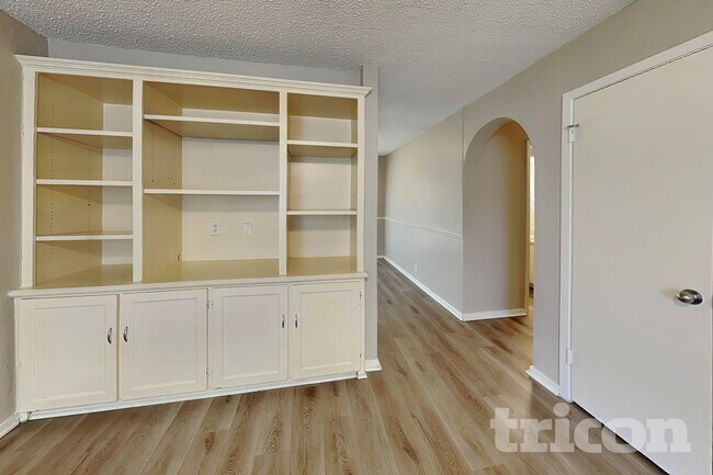 Foto del edificio - 204 NW Jayellen Ave