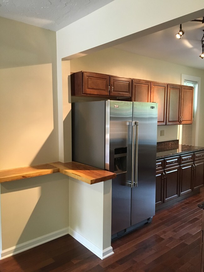 Foto del edificio - 3206 Woodbine Ave