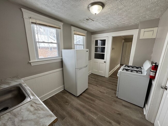 Foto del edificio - 3026 Monroe Ave