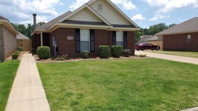 Building Photo - 8740 Lindsey Ln
