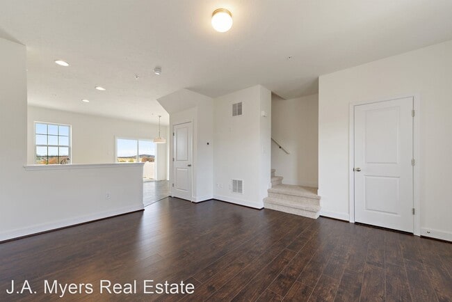 Building Photo - 3 br, 2.5 bath House - 271 Homestead Drive