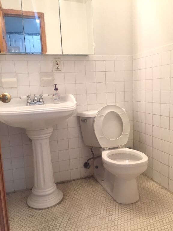 Building Photo - 1 bedroom in Prime Greenwich Village