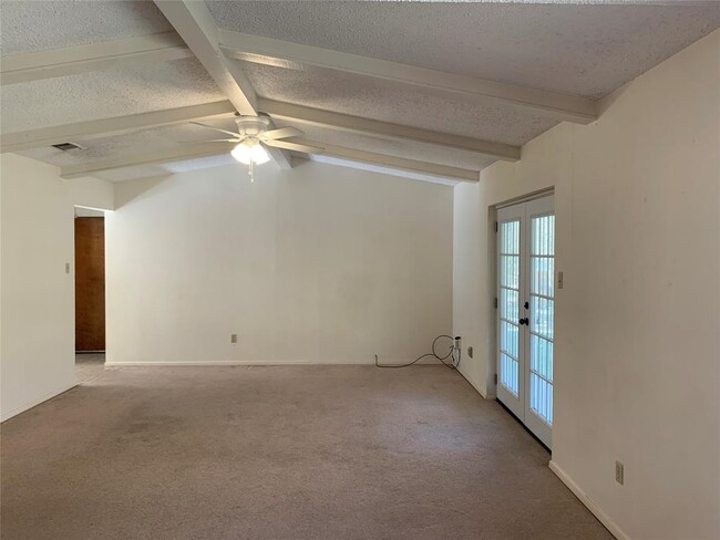 Building Photo - 313 Glenhaven Dr