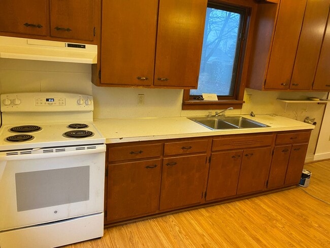 Building Photo - Spacious Manheim 3 Bedroom, 2 Bath House