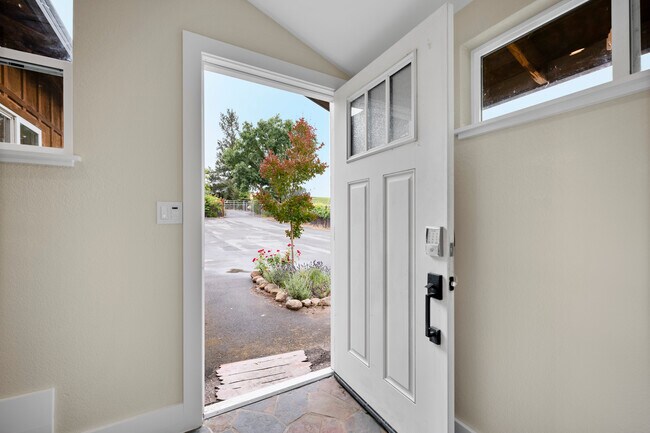 Foto del edificio - 15000 Chalk Hill Rd