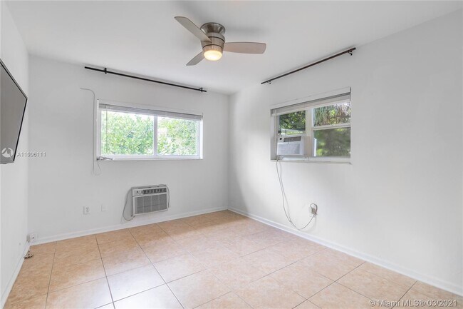 Building Photo - 424 NE 64th St
