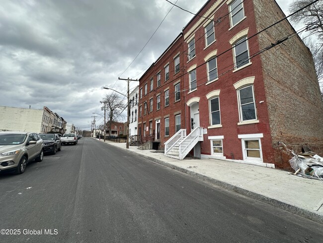 Building Photo - 15 Delaware St