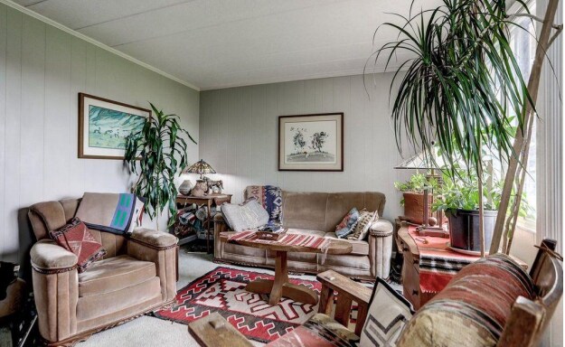Living room - 1125 Lindenmeier Rd