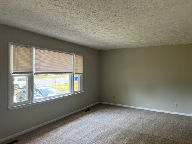 Foto del edificio - 6619 Gristmill Road ~ LaGrange