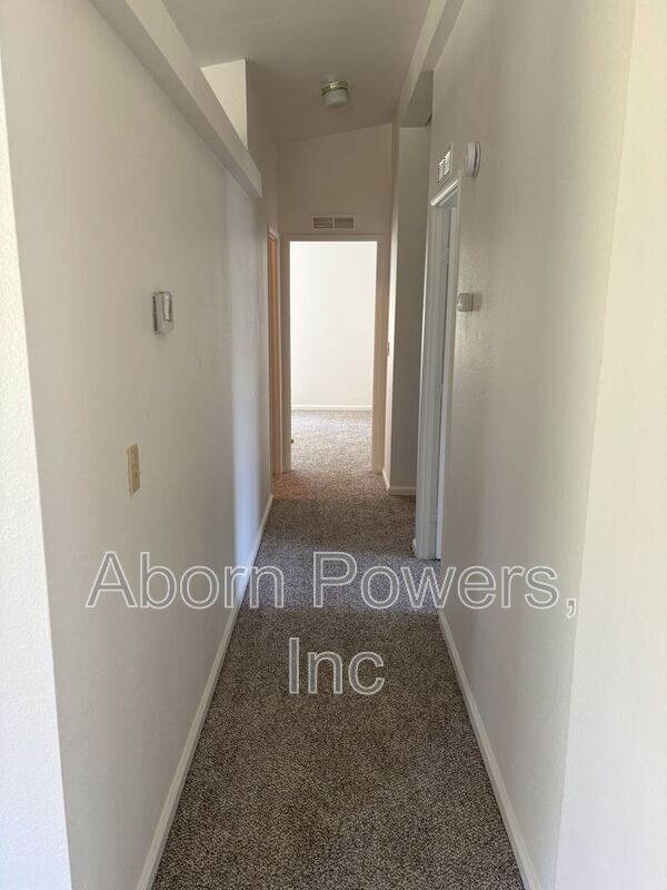 Foto del edificio - 1160 Sun Ridge Rd