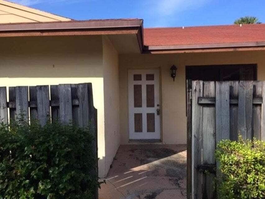 Photo - 4328 Woodstock Drive, West Palm Beach, FL 33409 - 2 BR 2 BA villa