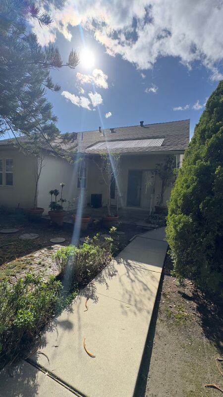 Foto principal - 325 N Glendora Ave