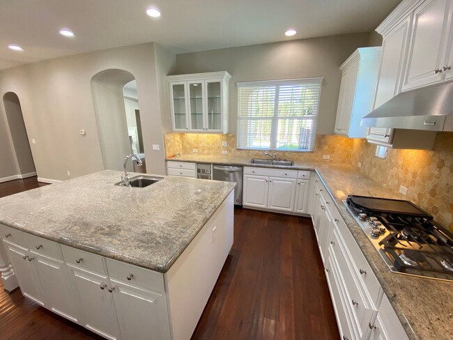 Building Photo - 4 Bed 5 Bath Beautiful Custom Home In Danv...