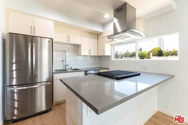 Foto del edificio - 756 N Ridgewood Pl