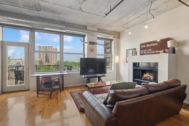 Building Photo - 6 S Laflin St