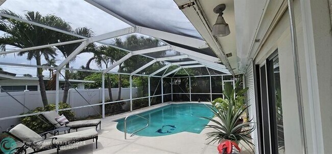 Building Photo - 2715 NE 27th Ave