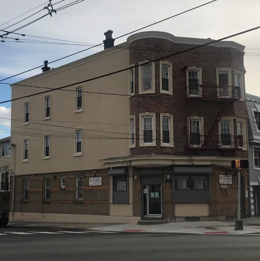 3554 John F. Kennedy Blvd Unit R3, Jersey City, NJ 07307 Room for