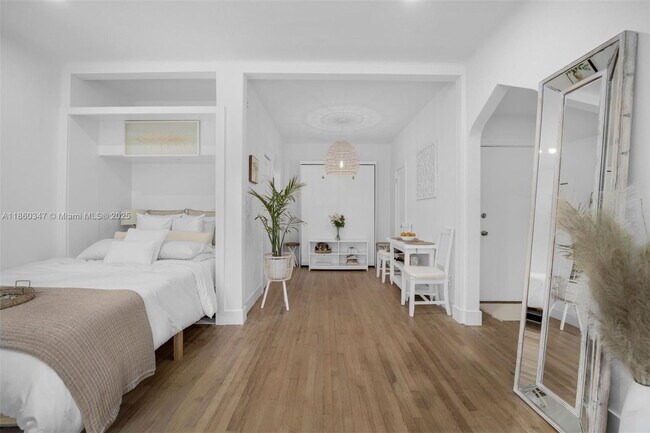 Building Photo - 750 Española Way Apt #6, Miami Beach, FL 33139 - 0 BR 1 BA condo