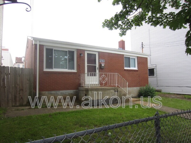 Photo - 4785 Yew St House