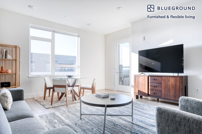 Building Photo - 3578 Rambla Pl