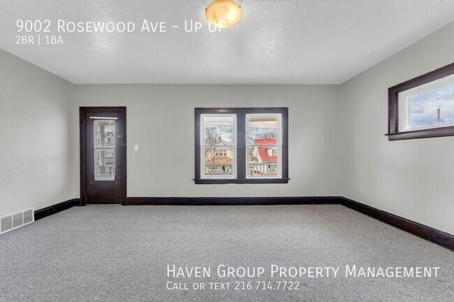 Foto del edificio - 9002 Rosewood Ave