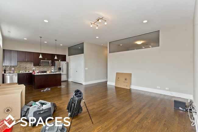 Building Photo - 4601 N Ravenswood Ave
