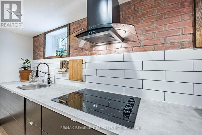 Photo du bâtiment - LOWER LEVEL - 32 SEVENTH STREET