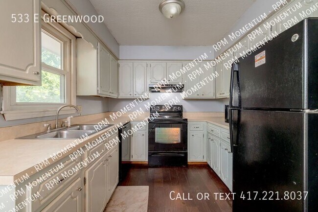 Building Photo - Cozy 2 Bed/1 Bath Mid-Town