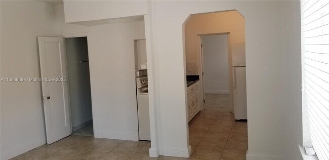 Building Photo - 1220 SW 25th Ave