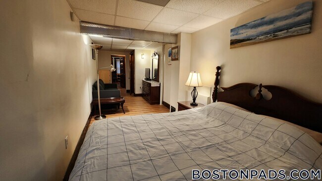 Foto del edificio - 72 Bay State Rd