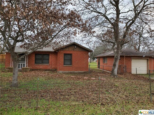 Building Photo - 727 FM467