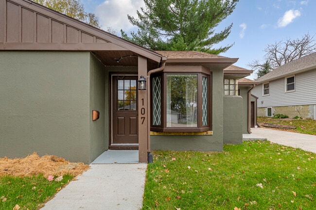 Building Photo - 107 Gwyn Ave