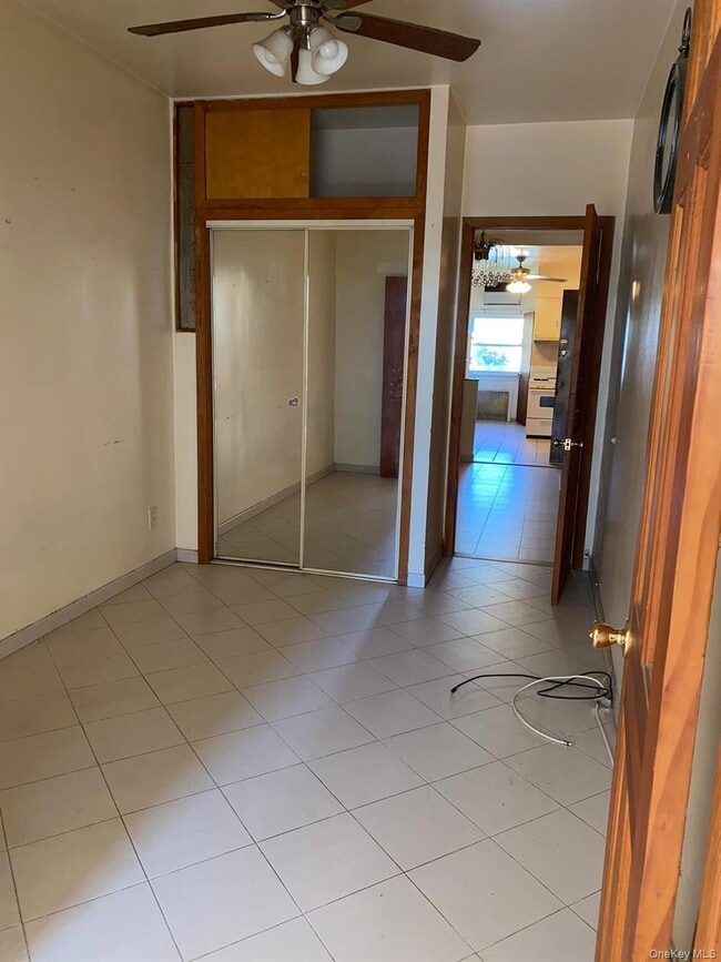 Foto del edificio - 74-51 64th Pl