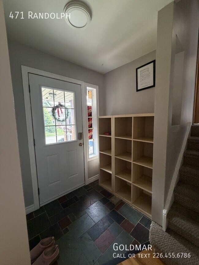 Building Photo - Large Home near the University! 6 Bedrooms & 2 Kitchens!