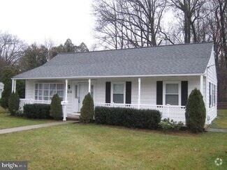 Building Photo - 2131 Pimmit Dr