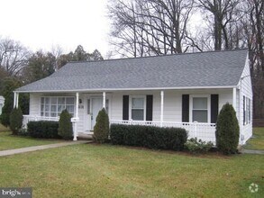 Building Photo - 2131 Pimmit Dr