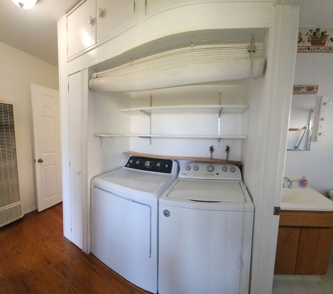 Building Photo - 2 bedroom 1 bath home in fantastic location
