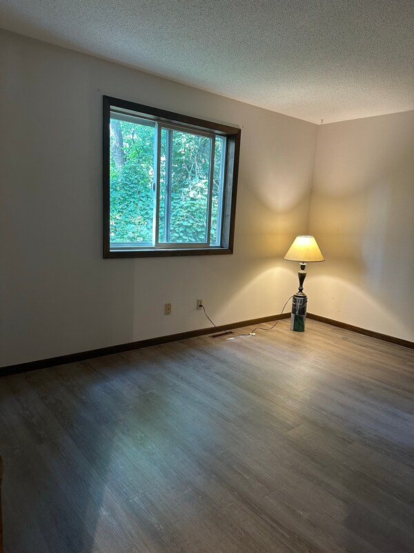 Foto del edificio - 329 Kimberly Rd