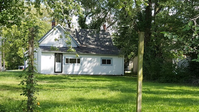 Building Photo - 614 S Whitmer St