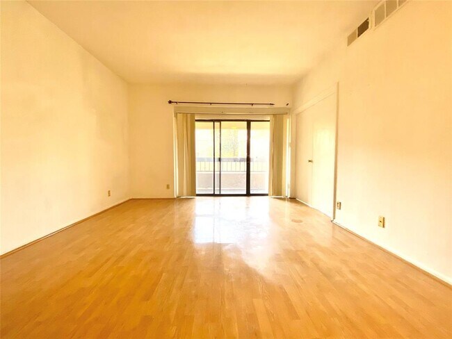 Building Photo - 2213 S Braeswood Blvd