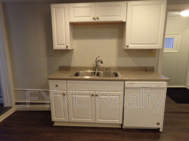 Building Photo - 1707 Edwards Way