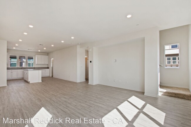 Building Photo - 3 br, 3.5 bath House - 1672 W Rhombus Ln