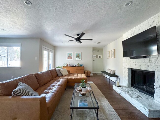 Foto del edificio - 3704 Harpers Ferry Ln
