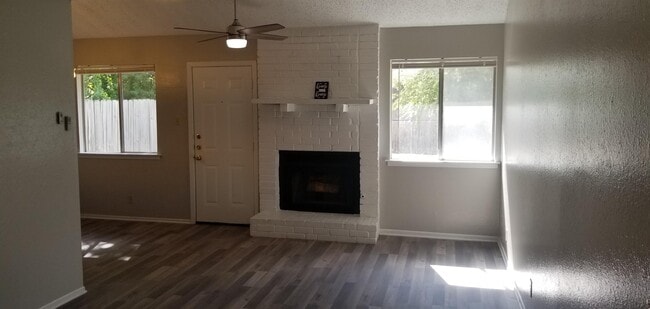 Building Photo - 1109 Wales Dr