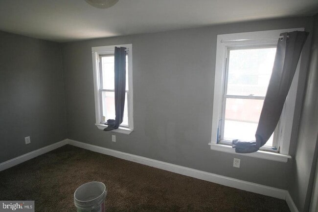 Building Photo - 2111 E Elkhart St