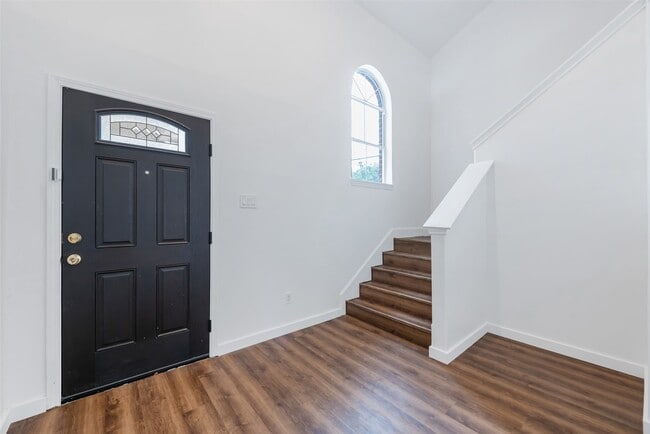 Building Photo - 11703 N Perry Ave