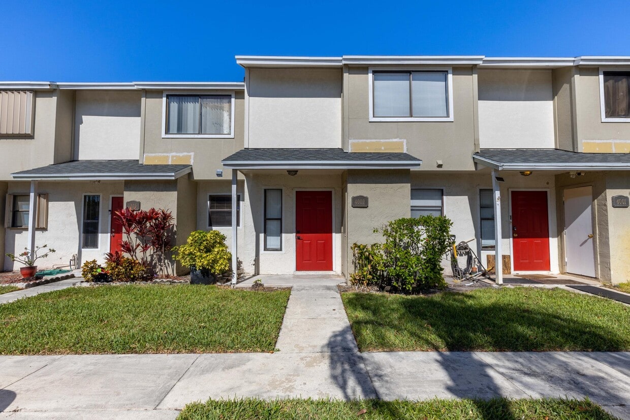 4002 Inlet Cir, Greenacres, FL 33463 Townhouse for Rent in Greenacres