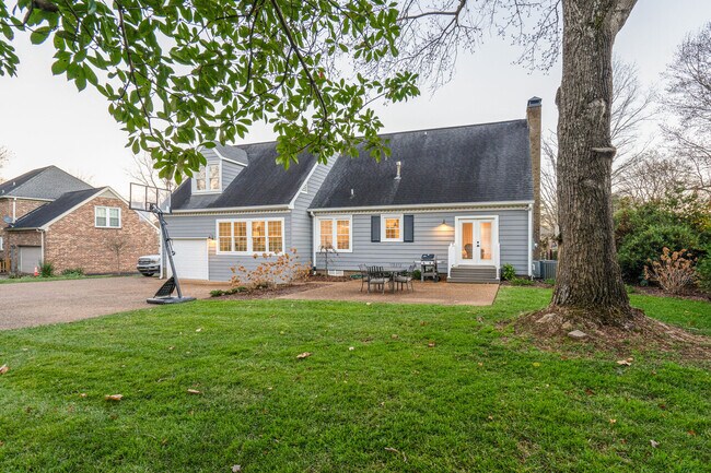 Building Photo - Cottonwood Dr.