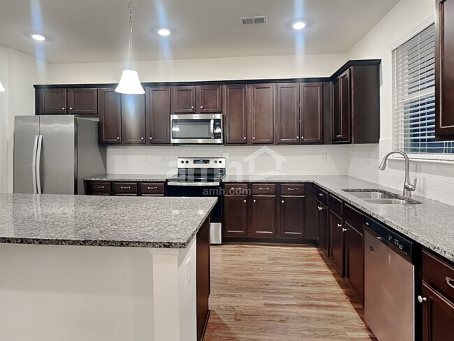 Foto del edificio - 425 Levon Ct