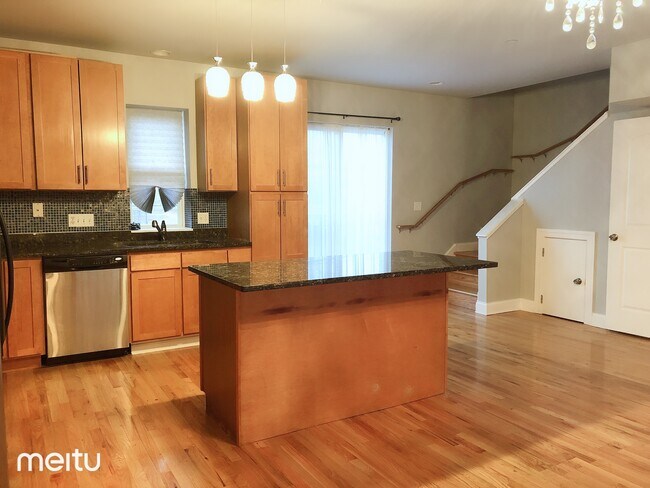 Building Photo - 3607 W 53rd St